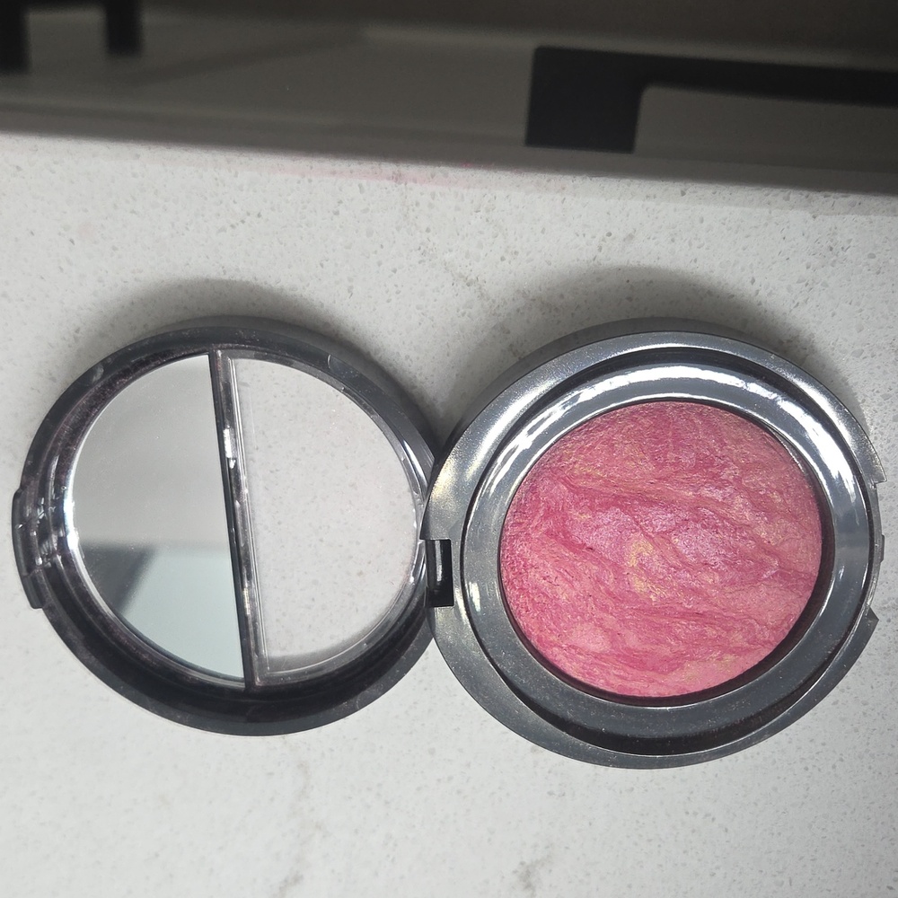 Laura Geller Baked Blush-N-Brighten Marbleized Blush In Sunlit Rose - Picture 6 of 7
